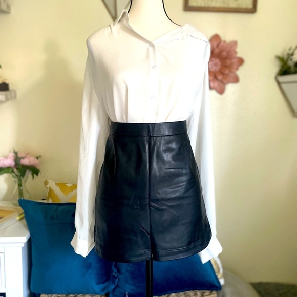 GAP Dresses & Skirts - Gap faux leather skirt size 4